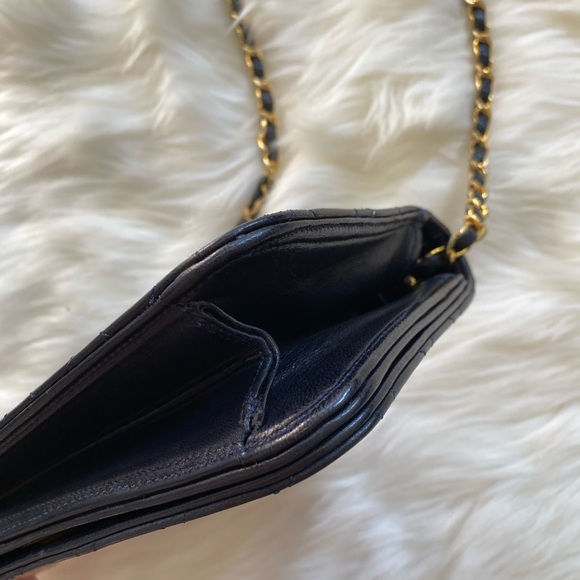 Authentic vintage Chanel coco logo wallet on chain - Picture 9 of 16